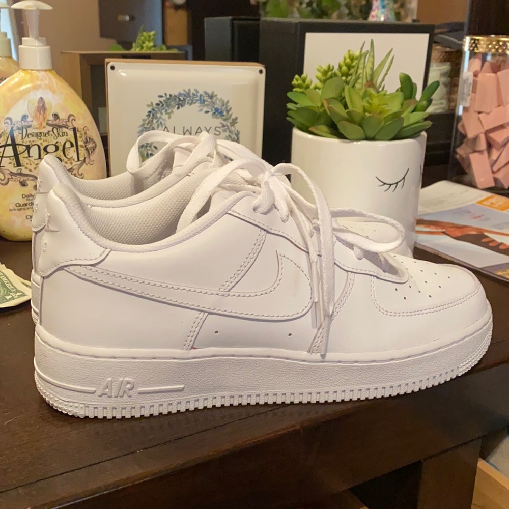 6.5 Air Force ones worn only one time!